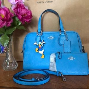 GUC Coach Bag With NWOT matching coin purse.